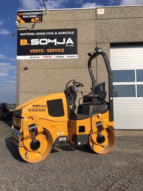 Rouleau de compactage Volvo DD25B 
